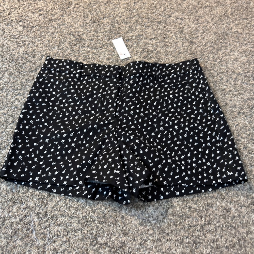 LOFT The Riviera Short Black White Floral Print Size 10 4 Inch Inseam NWT